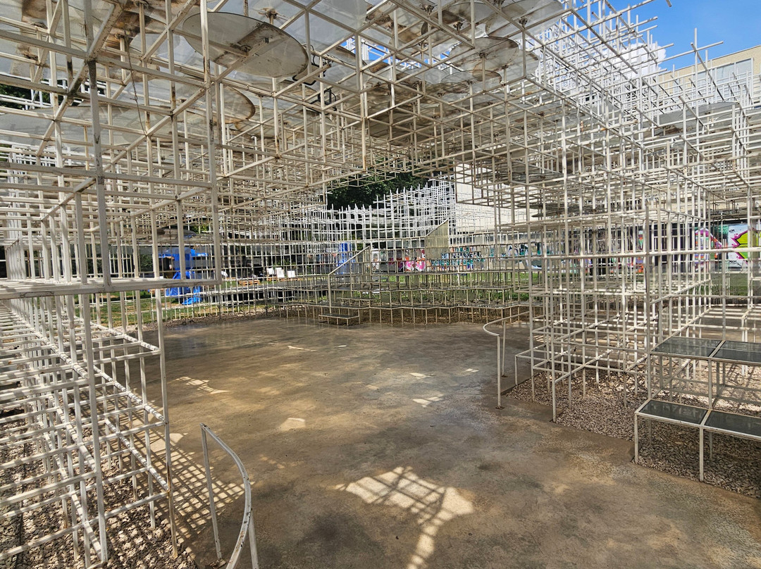 Reja "The Cloud"-地拉那必去景点