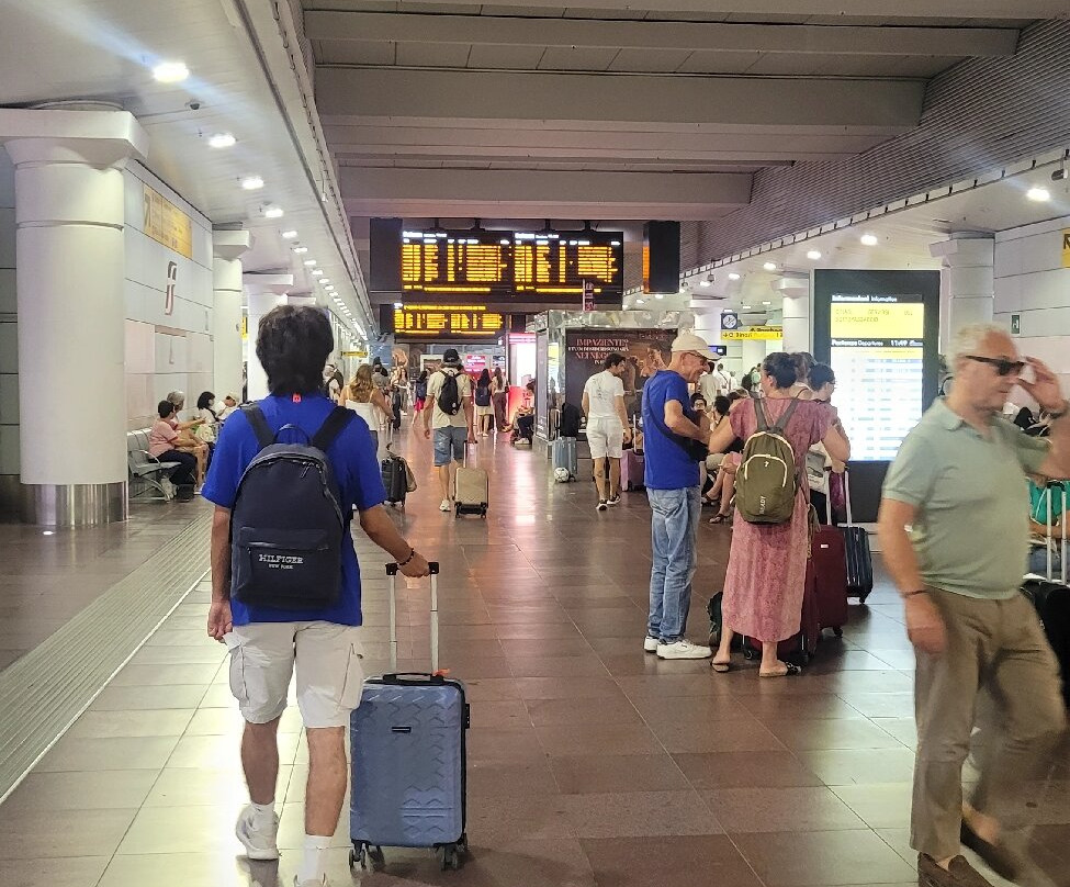 Stazione di Bologna Centrale-博洛尼亚必去景点