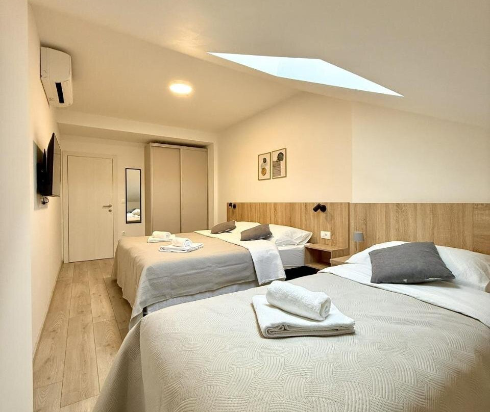 Cloud9 Airport Suites