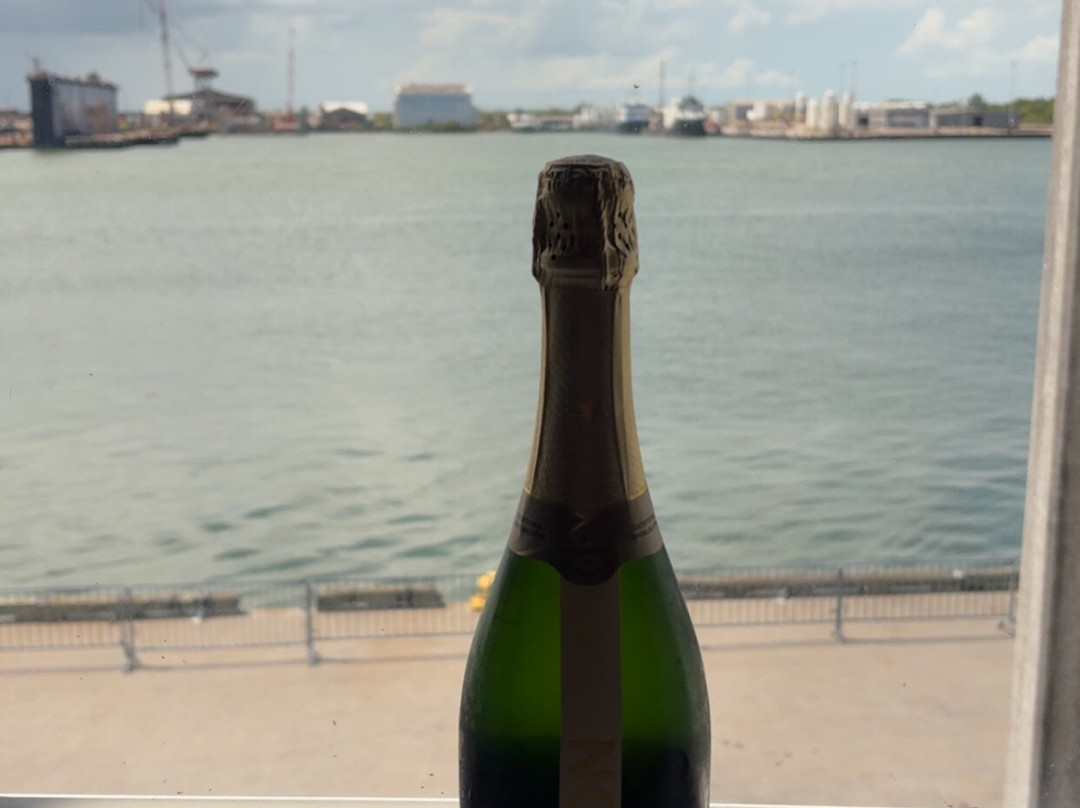 海港码头之家酒店主图