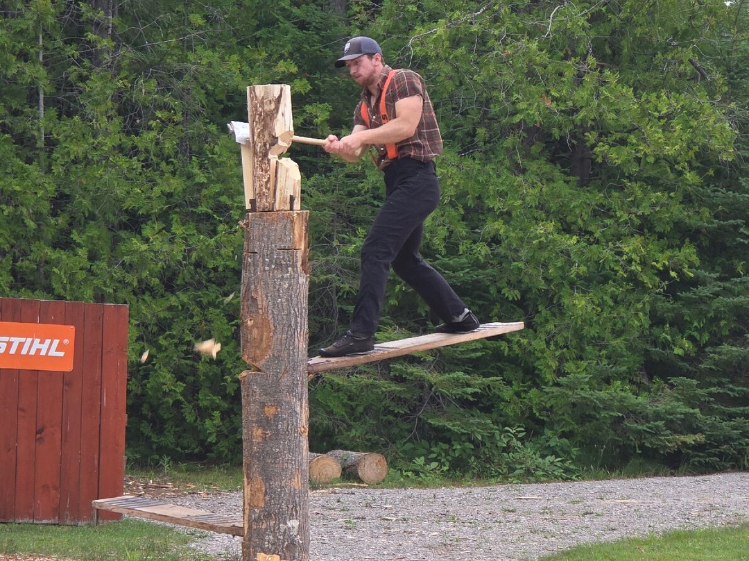 Jack Pine Lumberjack Show-麦基诺城必去景点