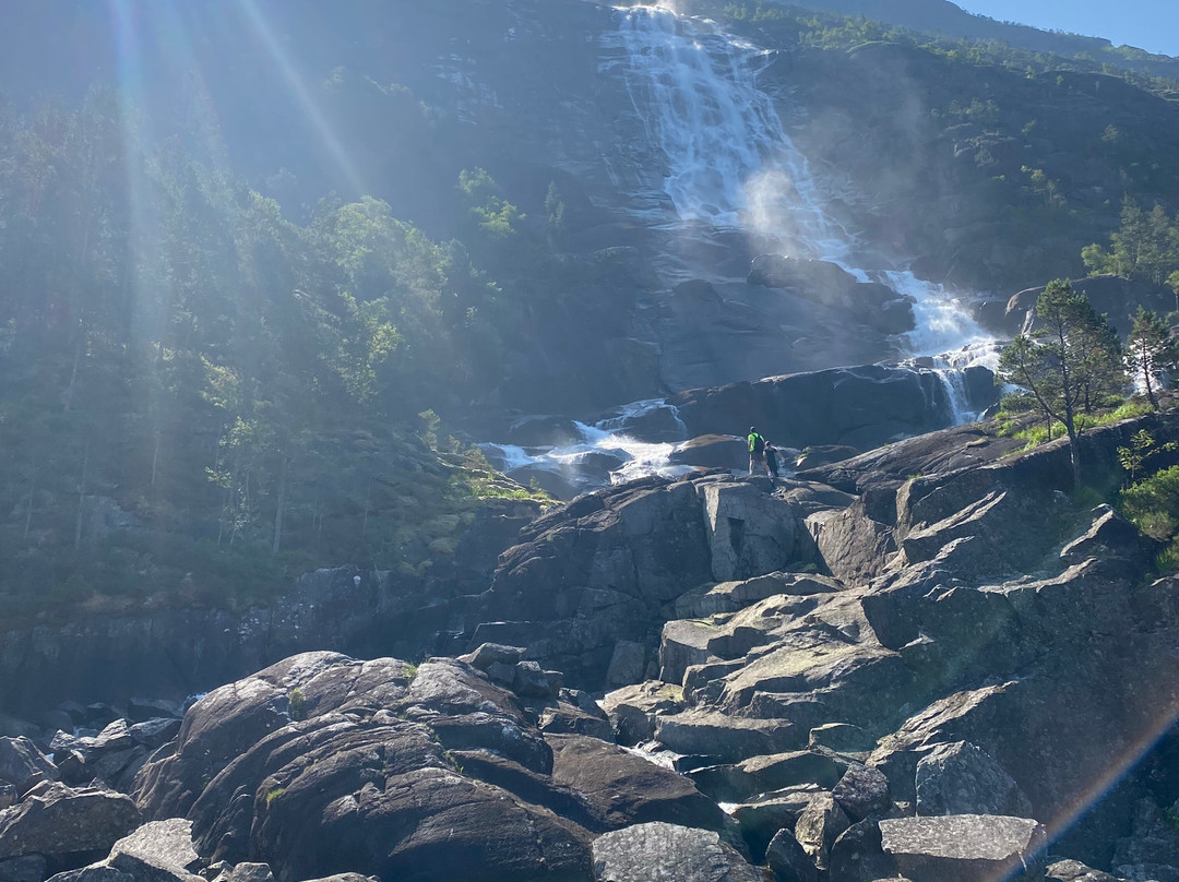 Langfoss Waterfall-Fjaera必去景点