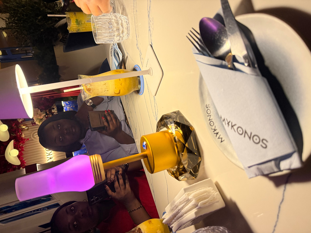 mykonos.kin