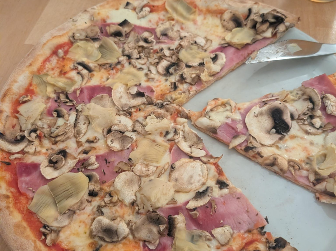 La Pizzeria