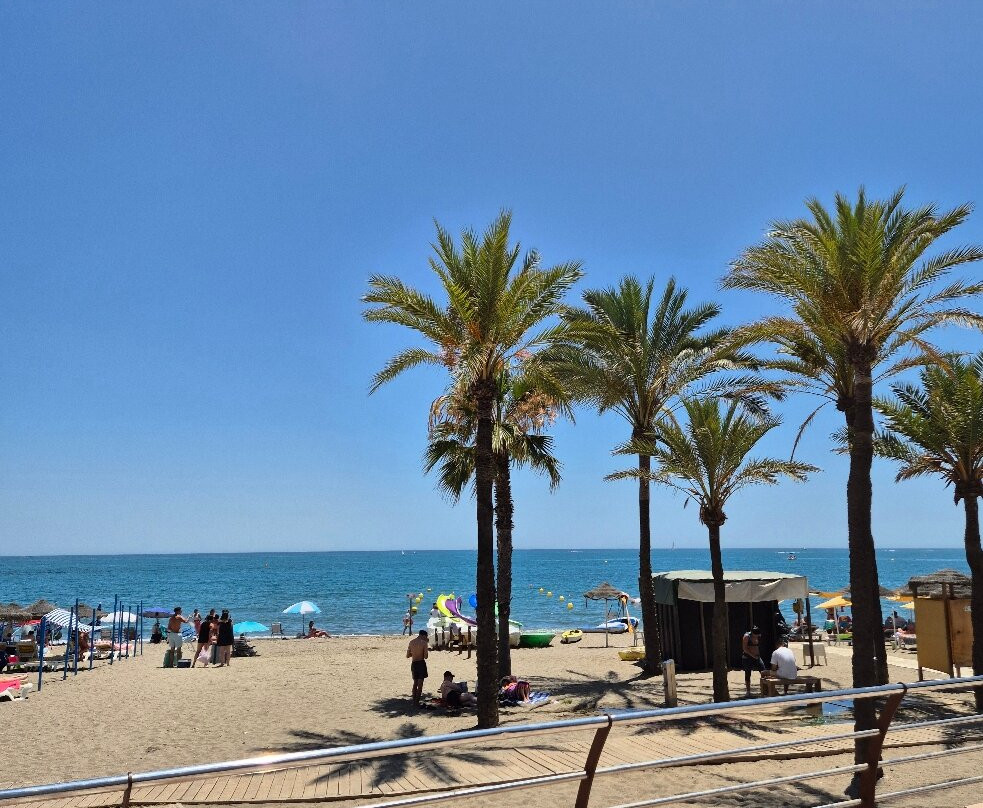 Playa de la Carihuela-托雷莫里诺斯必去景点