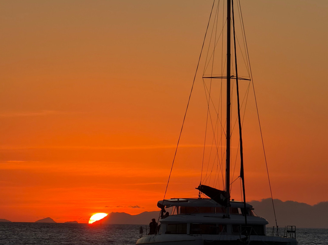 Cumberland Charter Yachts-艾尔利滩必去景点