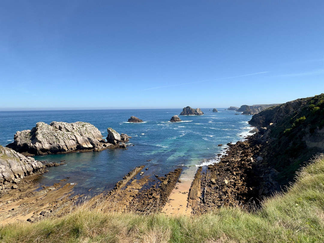 Playa de Somocuevas-Liencres必去景点