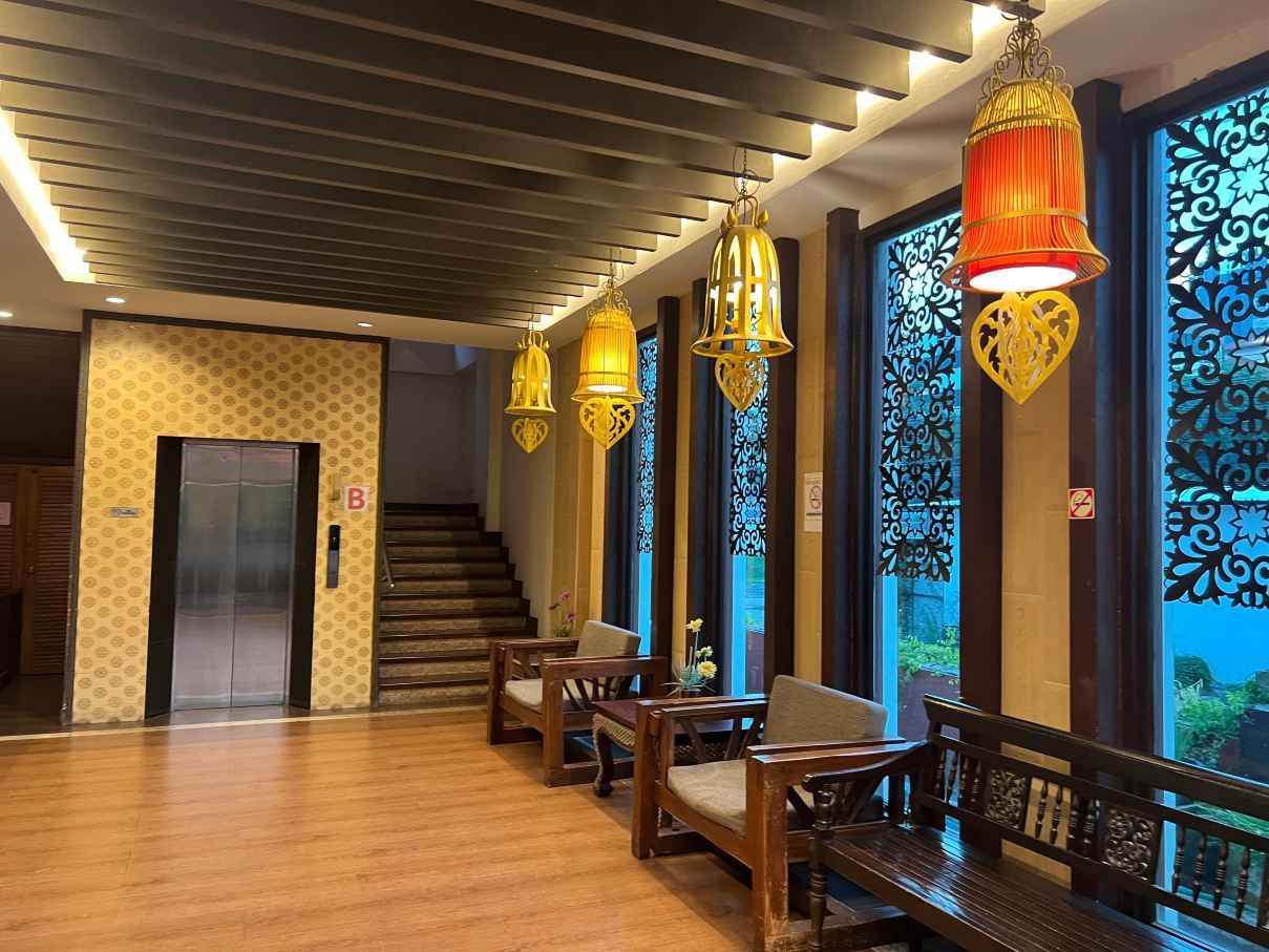 艾亚里广场酒店-旅行者