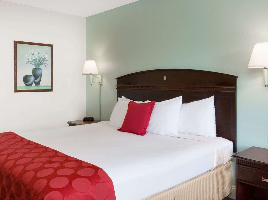 Ramada by Wyndham Pelham主图