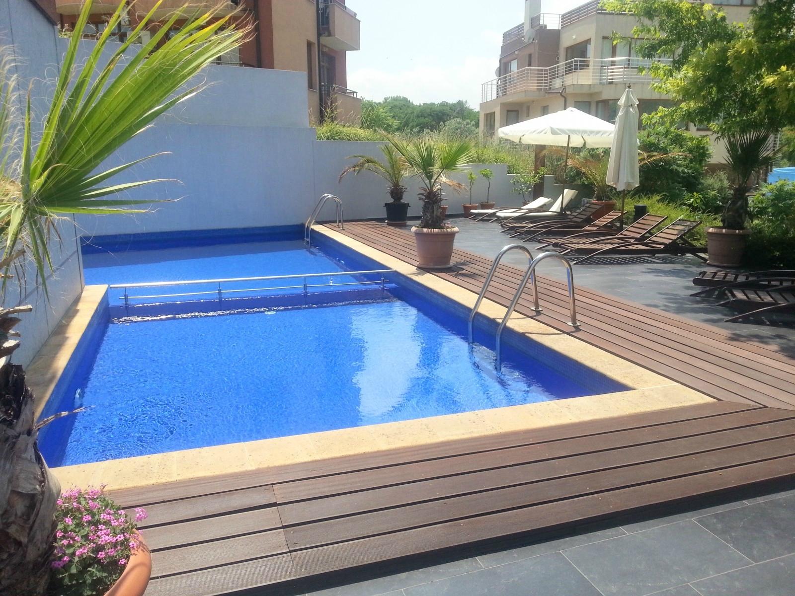 Hotel Logatero-泳池