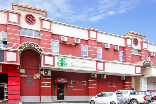 OYO 43930 Hotel Esplanade