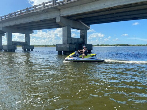 Mid Island Water Sports-迈尔斯堡海滩必去景点