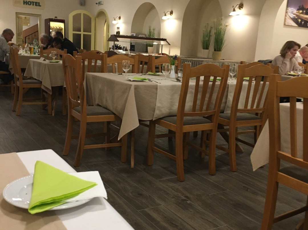 陆上计划酒店及餐厅