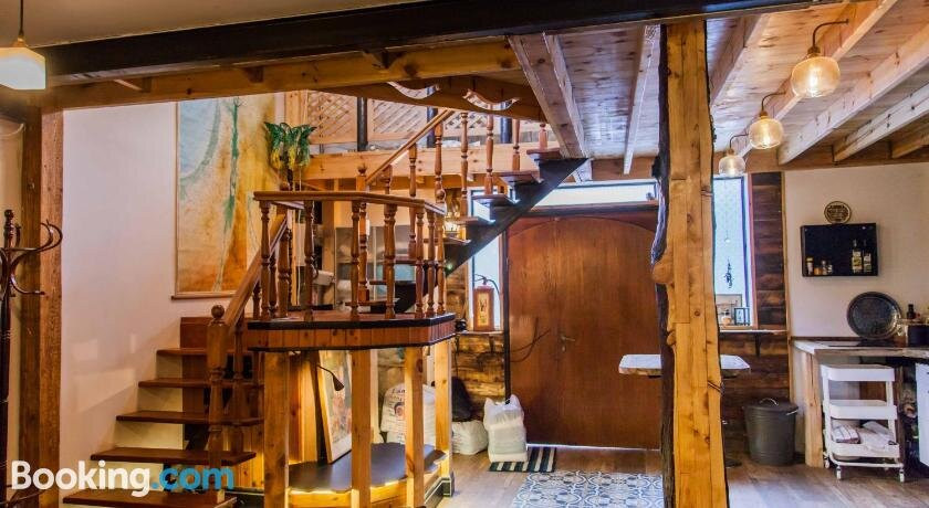 The Urban Chalet (城市小木屋)