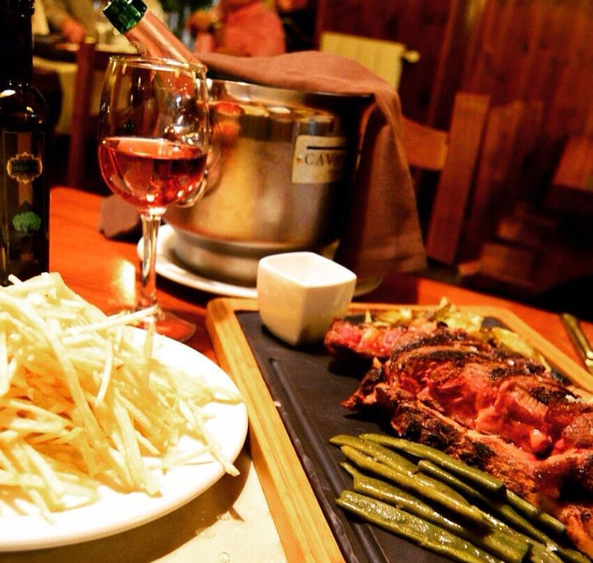 La Molina餐馆和美食-Restaurante El Bodegon