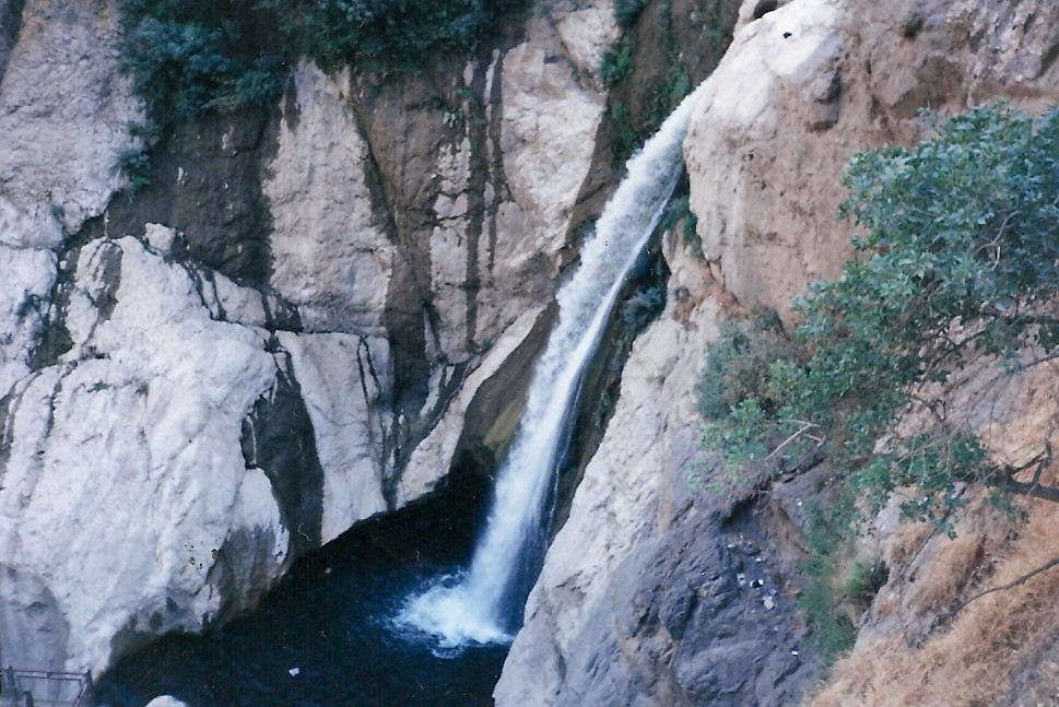 Shalmash Waterfall景点图片
