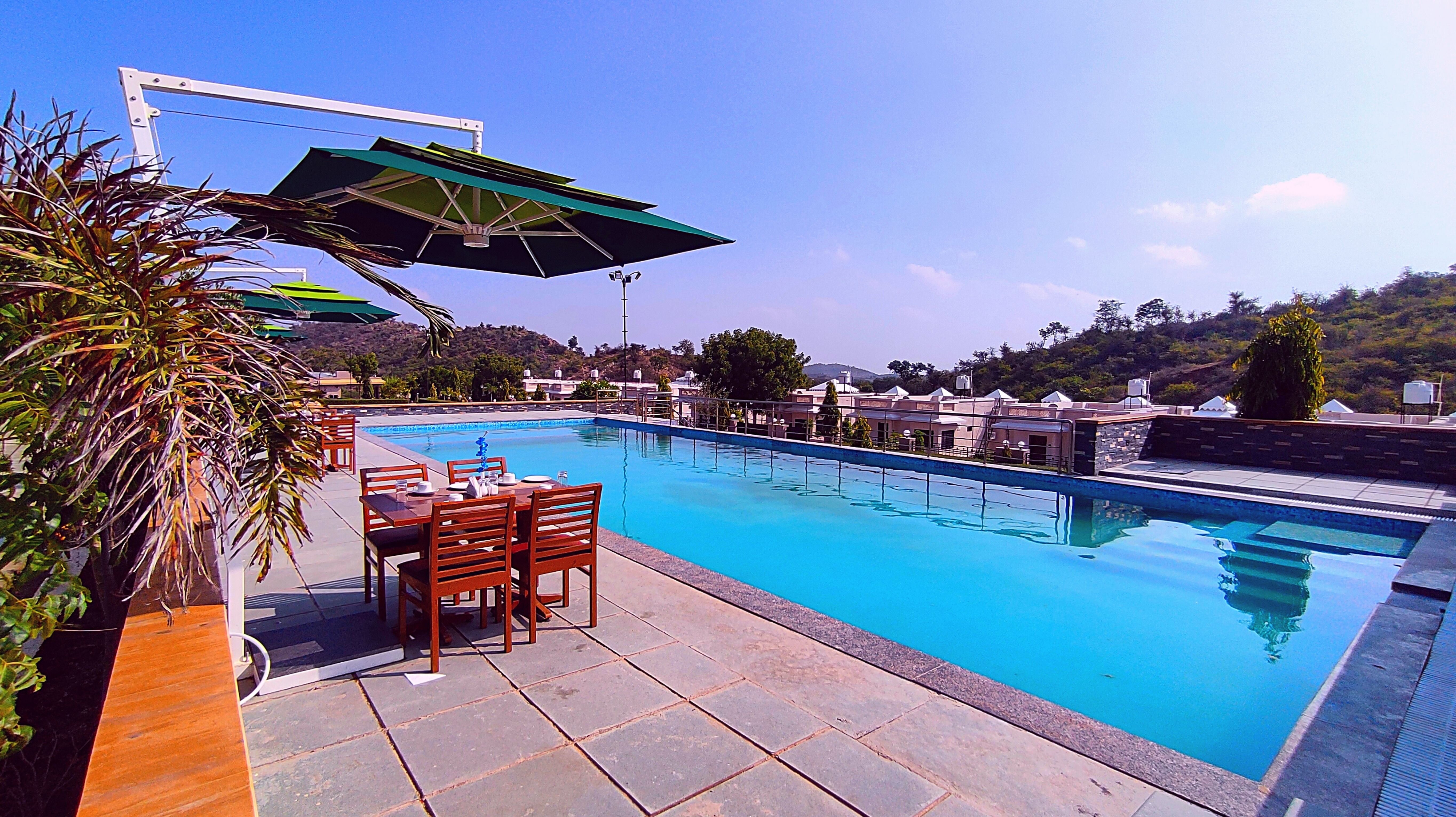 ShriGo Nakoda Green Valley Resort-泳池