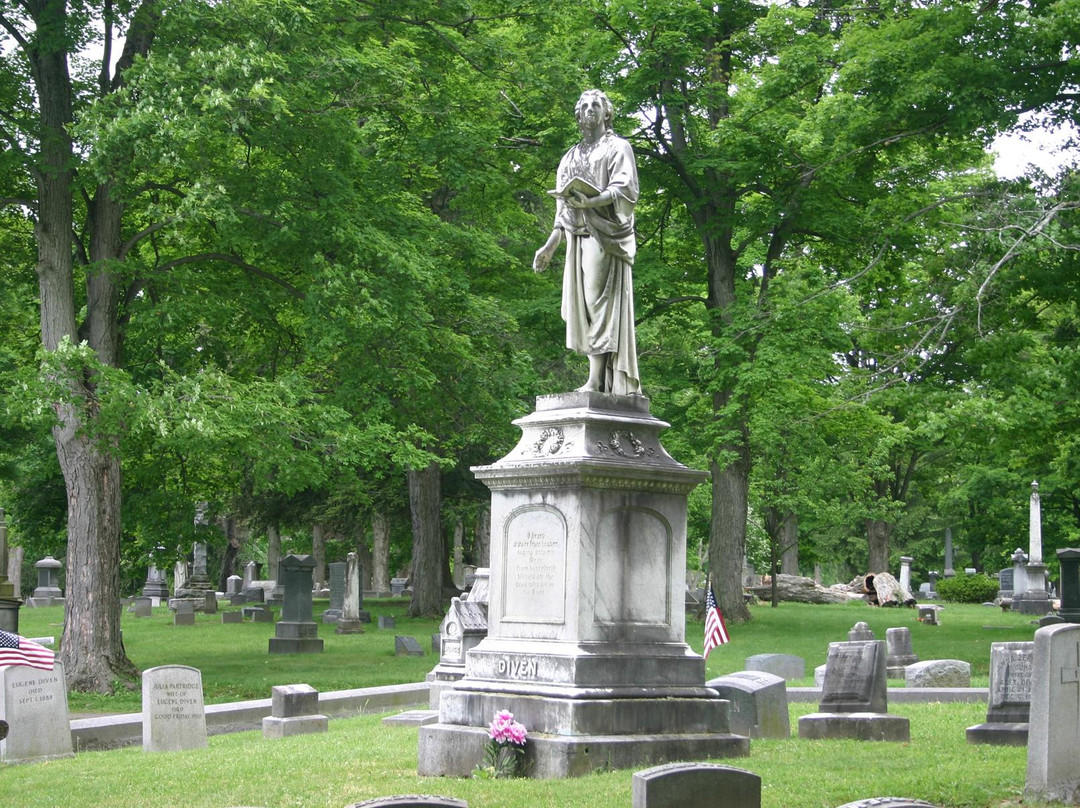 Woodlawn Cemetery of Elmira景点图片