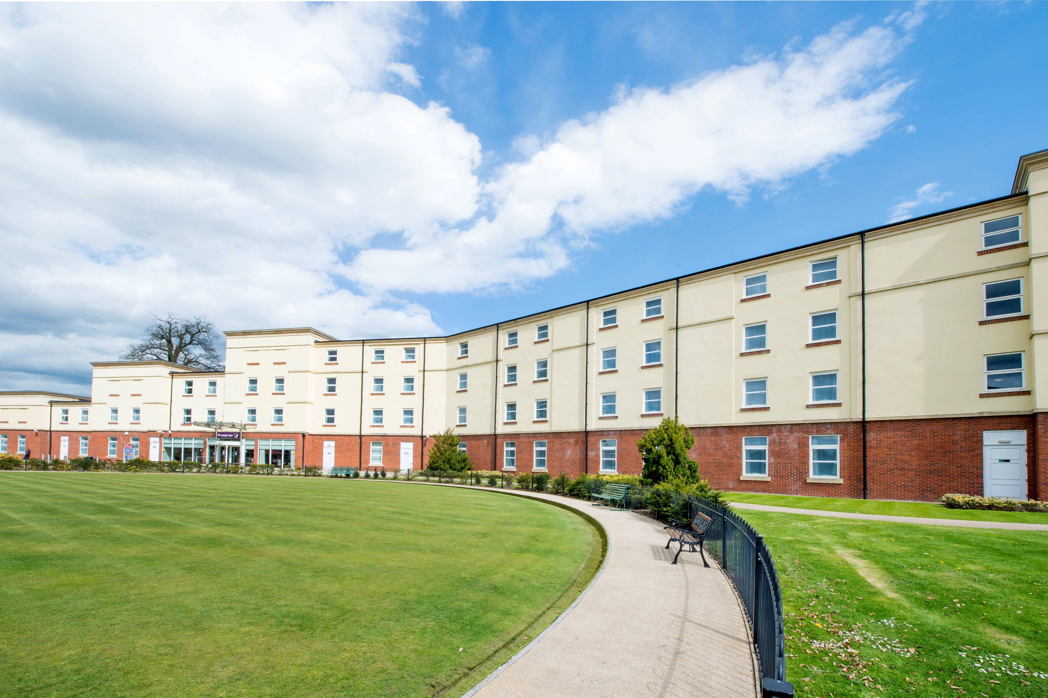 Premier Inn Stoke/Trentham Gardens Hotel-官方