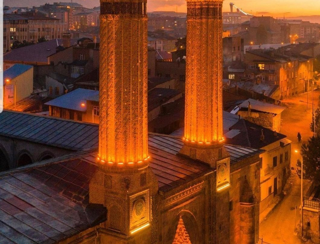 Twin Minaret Madrasa-Erzurum必去景点
