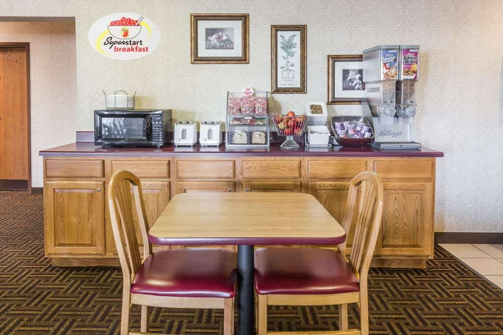 Super 8 by Wyndham Yorkville主图