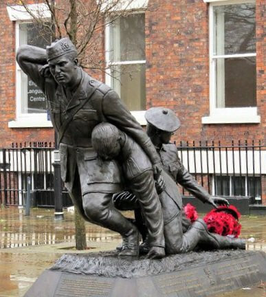 Noel Chavasse VC and Bar Memorial Statue景点图片