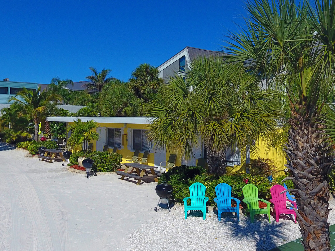 Tropical Breeze Beach Club主图