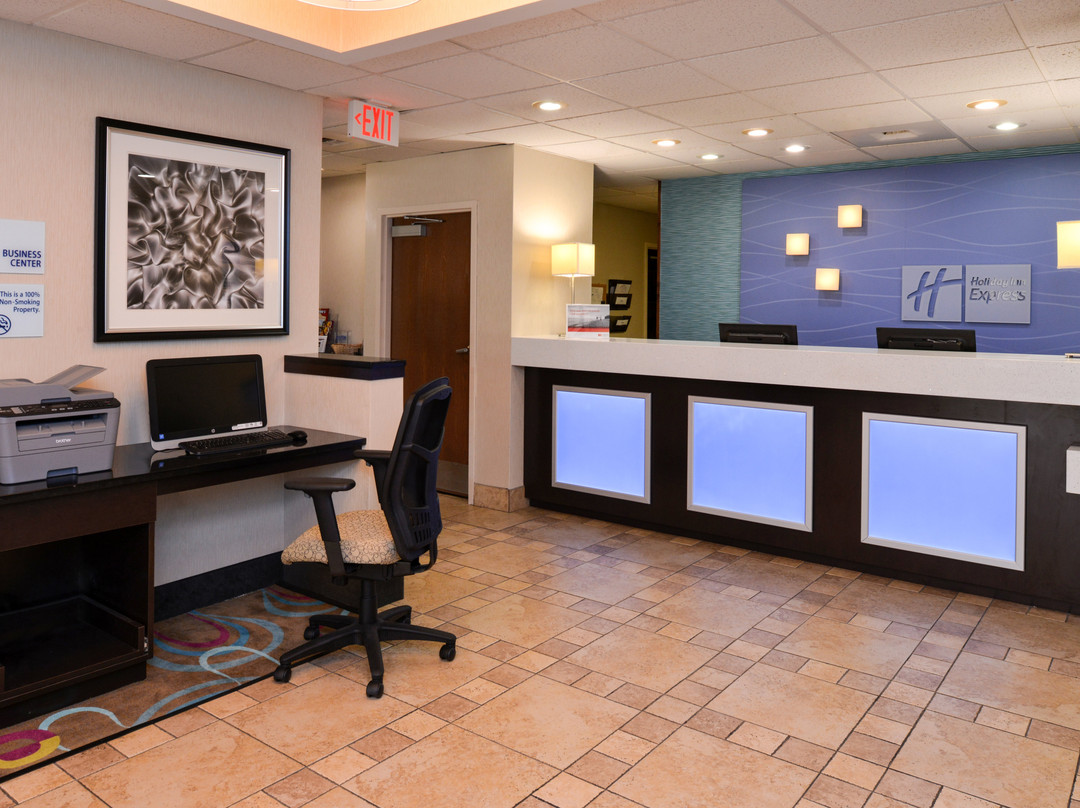 Holiday Inn Express & Suites Dayton-Huber Heights by IHG主图