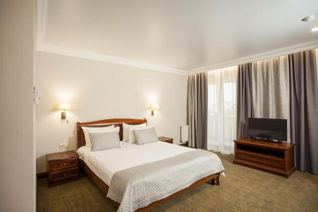 Platan Yuzhniy Hotel主图