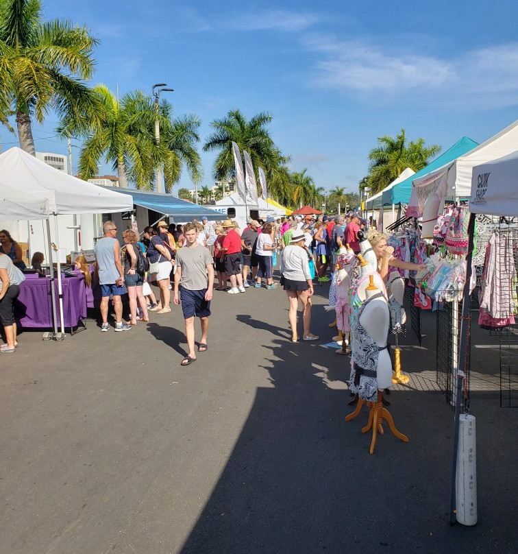 Santini Farmers Market-迈尔斯堡海滩必去景点