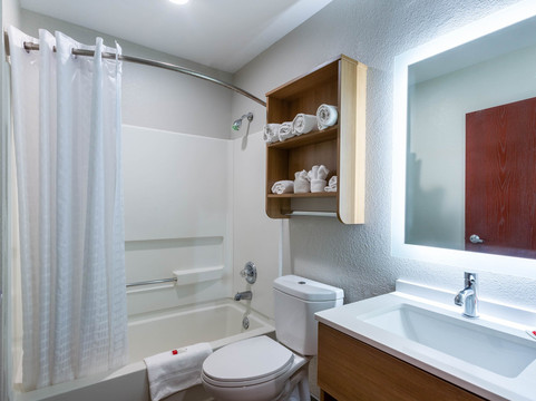 温德姆伯灵顿麦客达套房酒店主图