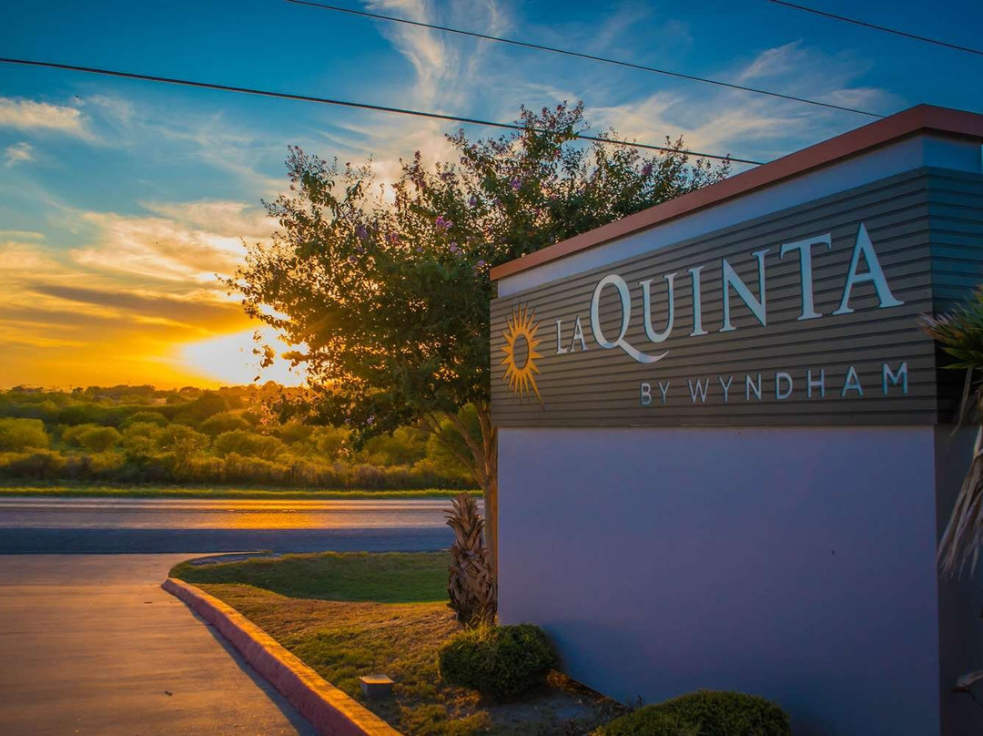 La Quinta Inn & Suites by Wyndham Karnes City - Kenedy主图