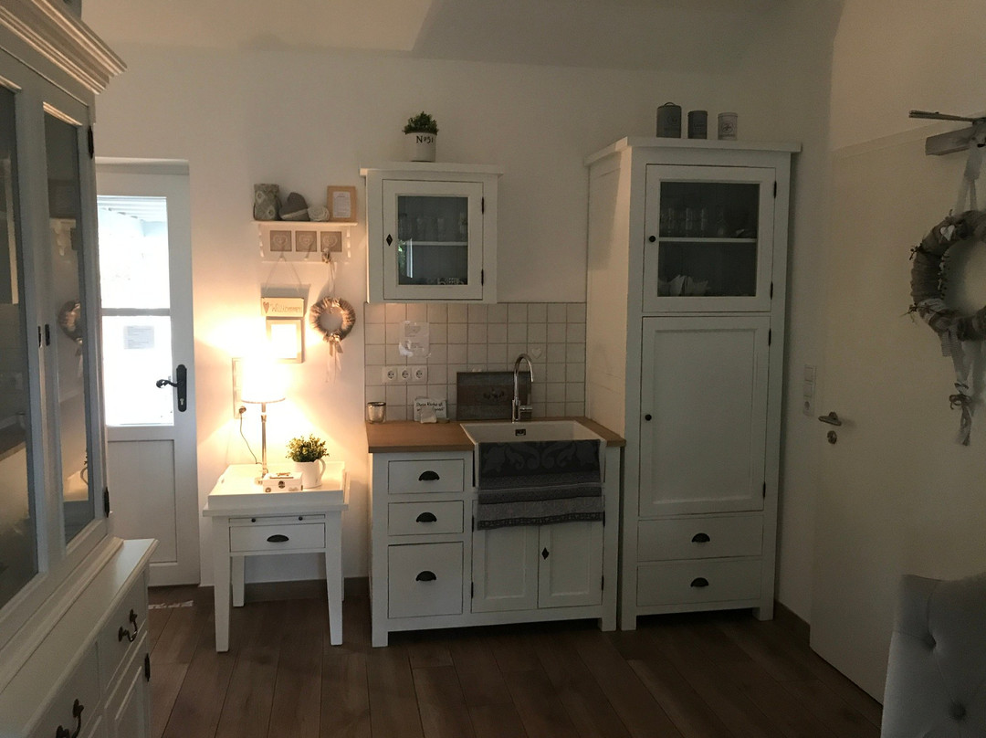 White Cottage Garden主图