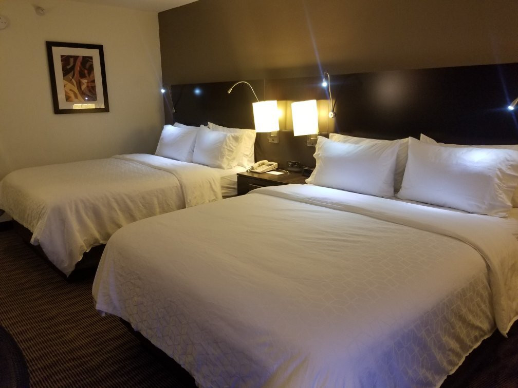 Holiday Inn Express & Suites Colby by IHG主图