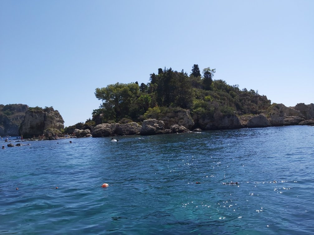 Escursioni in Barca Isola Bella Grotta Azzurra Daniele e Salvo-Giardini Naxos必去景点