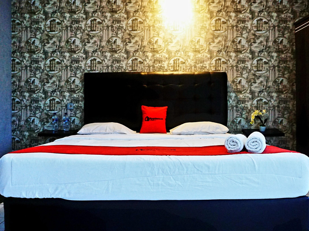 Residences By RedDoorz Near Taman Safari主图