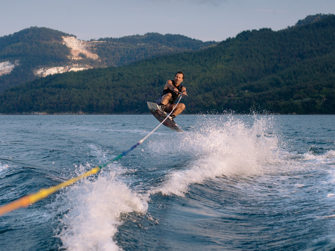 Blue Waves Watersports-Makriammos必去景点