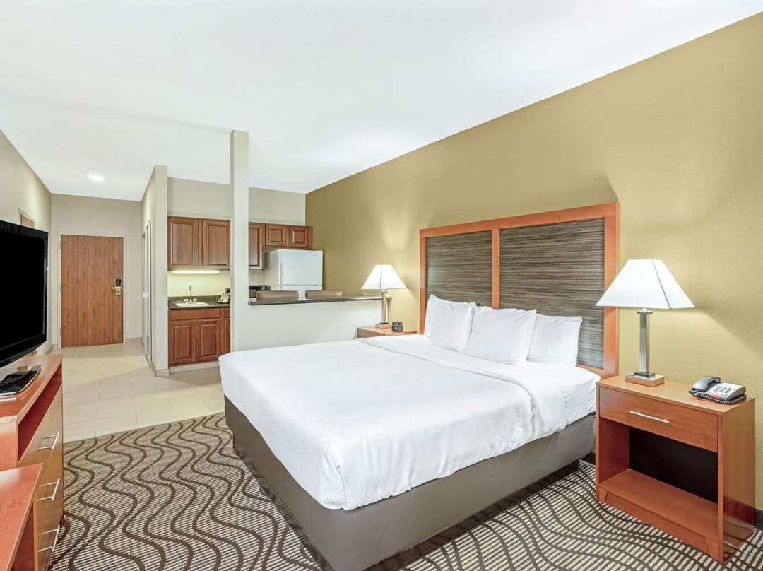 La Quinta Inn & Suites by Wyndham Midwest City - Tinker AFB主图