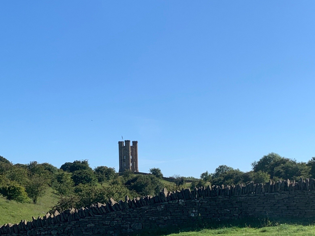 Walk to Broadway Tower-奇平卡姆登必去景点