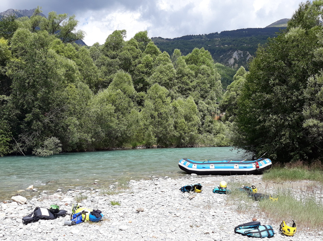 Rafiki Rafting-Saint-Martin-de-Queyrieres必去景点