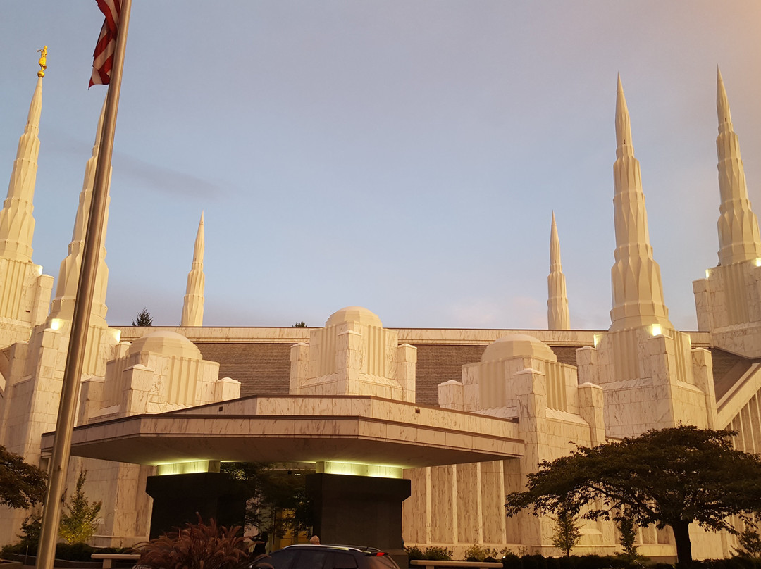 Portland Temple Visitors' Center-莱克奥斯韦戈必去景点