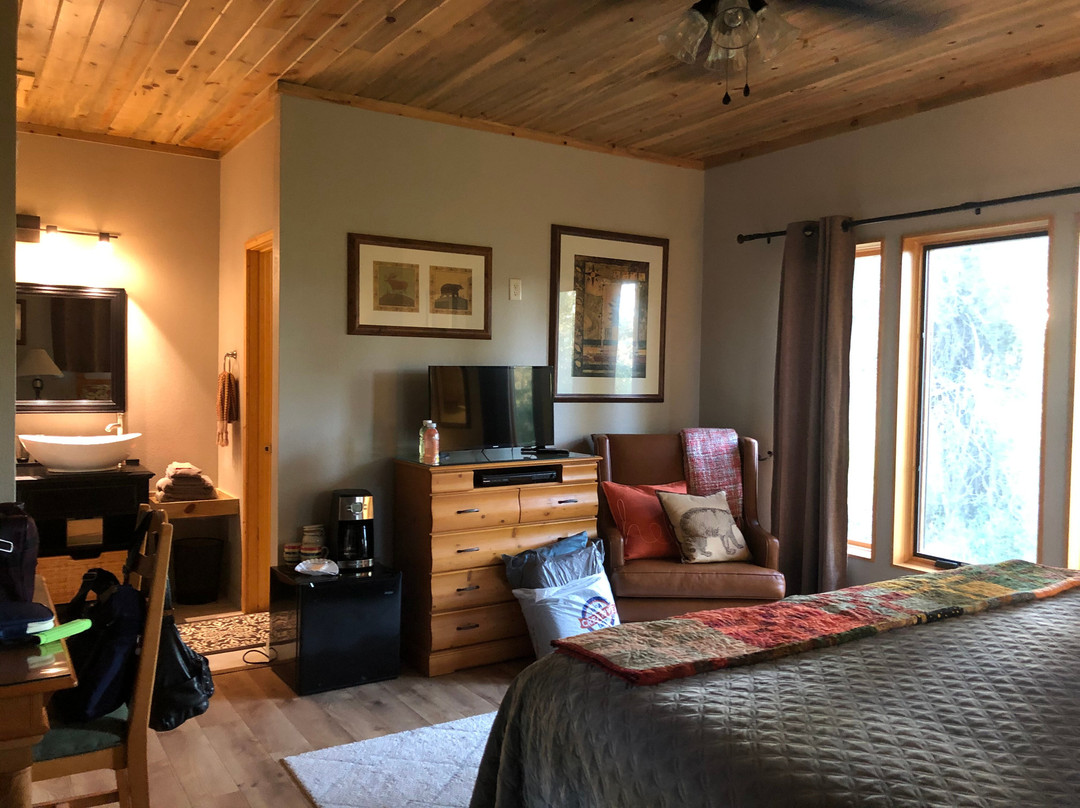 黄石河小屋木屋住宿加早餐旅馆主图