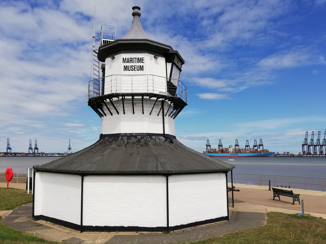 Dovercourt Bay Beach景点图片