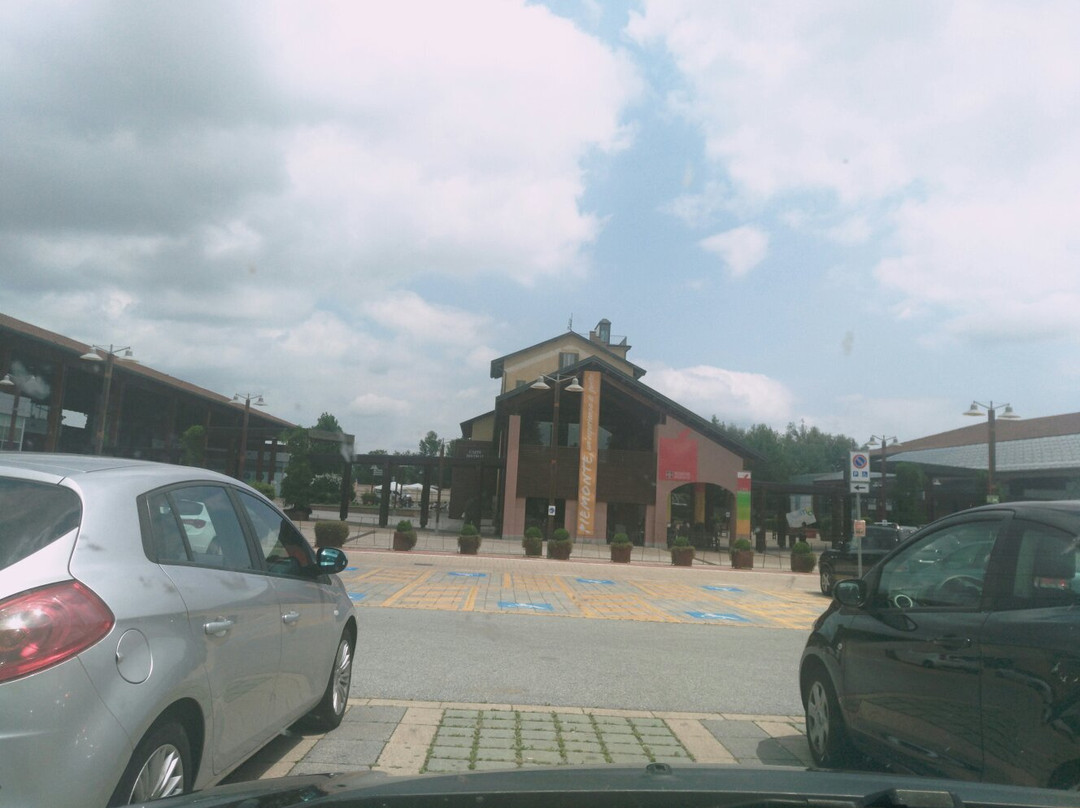 Mondovicino Outlet Village景点图片