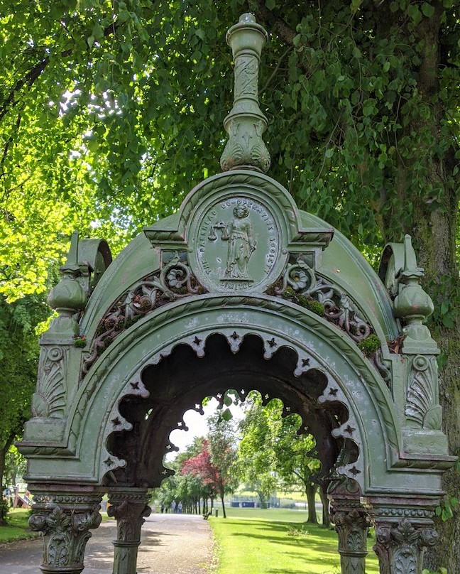 Barrhead Co-operative Society Fountains景点图片