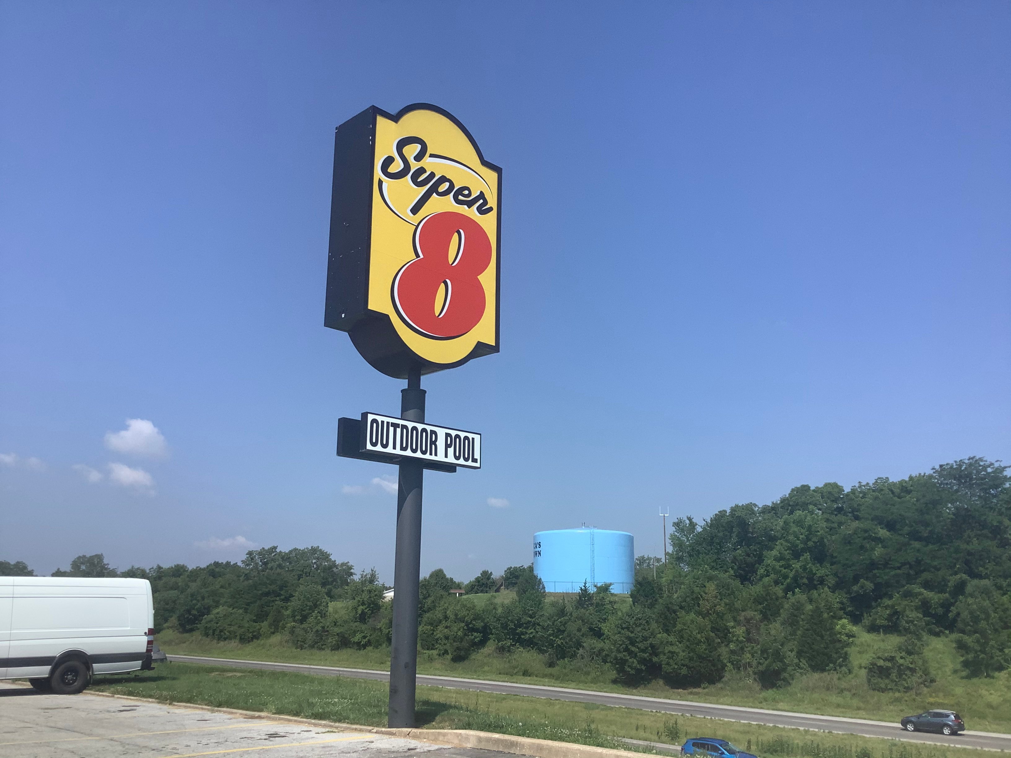 Super 8 by Wyndham Hannibal-浴室