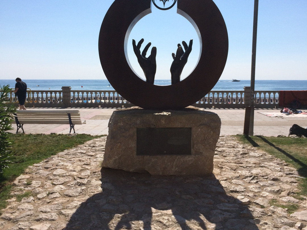 Monumento a Bacardi-锡切斯必去景点