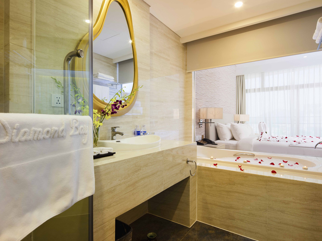 Diamond Bay Golf & Villas Resort主图