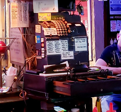 Mona's Cocktail Lounge-劳德代尔堡必去景点