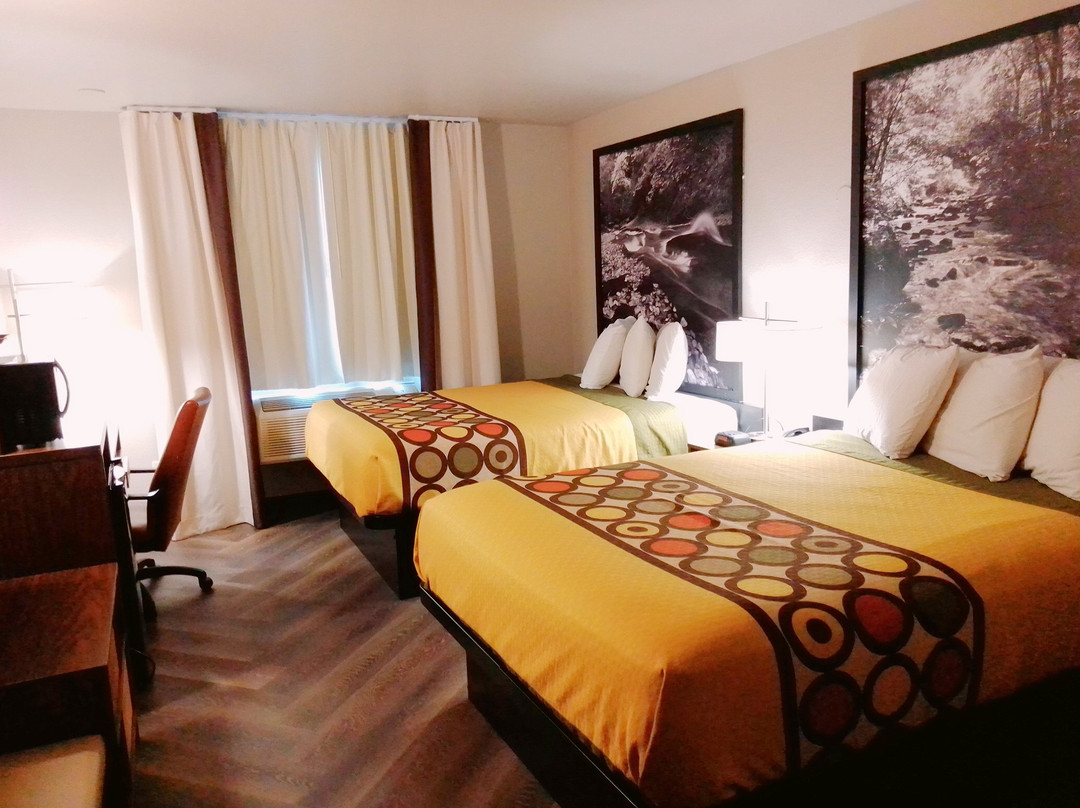 Super 8 by Wyndham Greeley主图